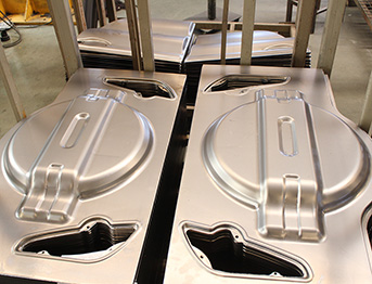 電動(dòng)車車門